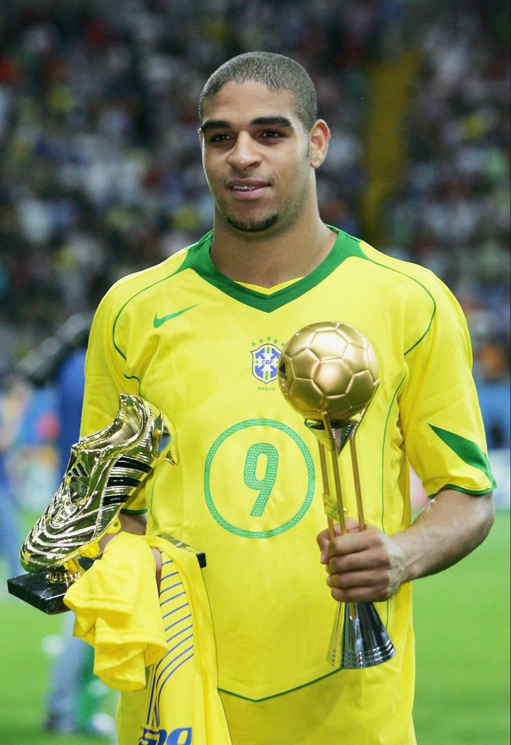 Adriano s ocenením pre najlepšieho hráča Copa América 2004