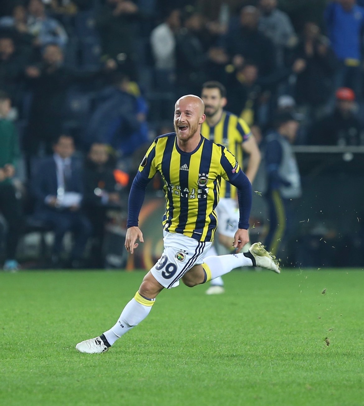 Miroslav Stoch oslavuje gól v drese Fenerbahçe